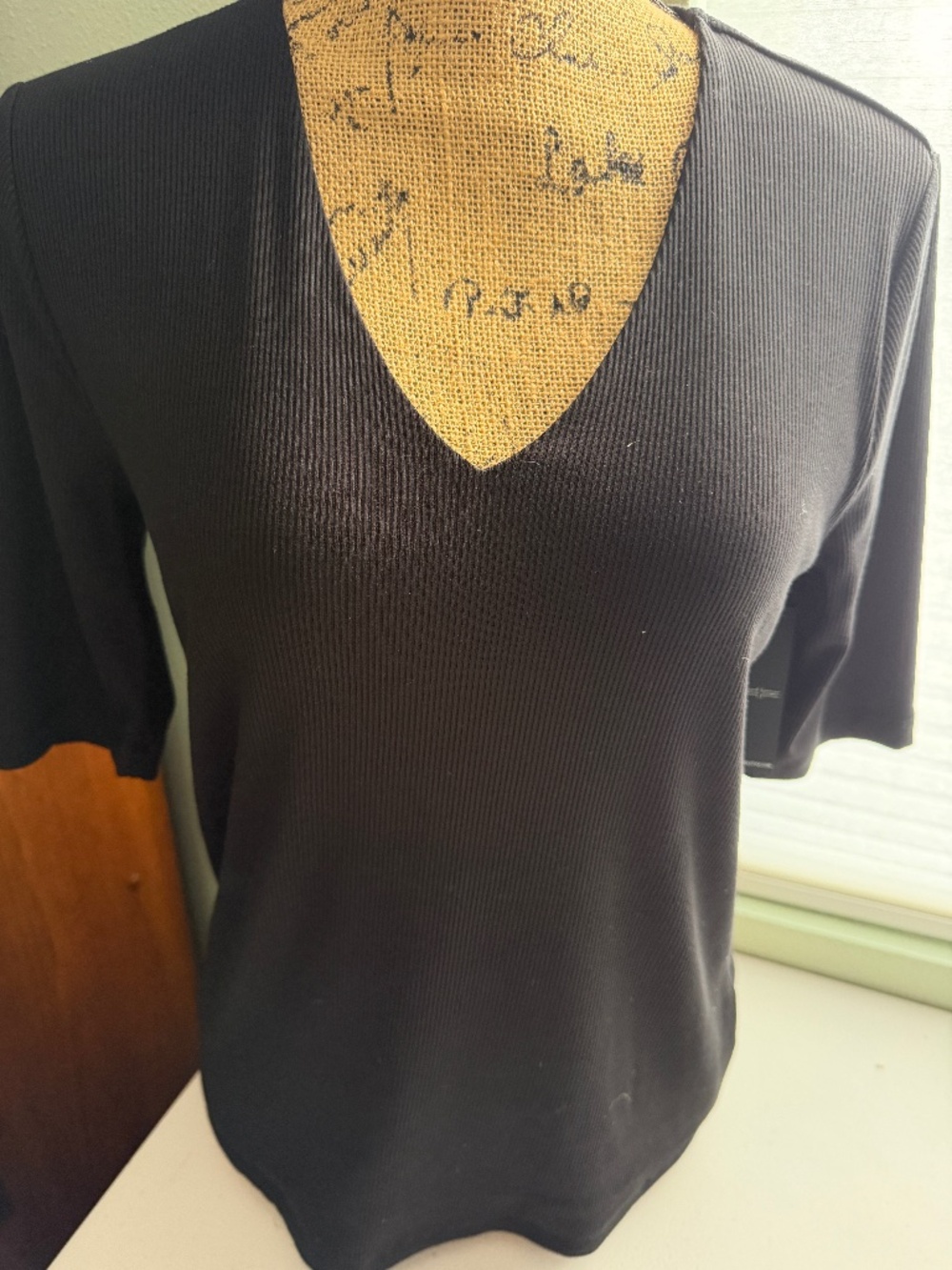 NWT Liverpool Short Sleeve V-Neck Rib Knit Top Size Small